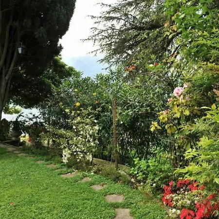 Sleeps 8 Pool * Moltrasio