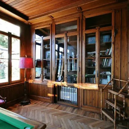 Sleeps 8 Pool モルトラージオ