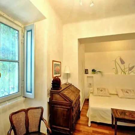 Sleeps 8 Pool * Moltrasio